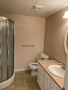 Beautiful 2 Bedroom Townhouse Bungalow for Lease in Belleville - Photo 12