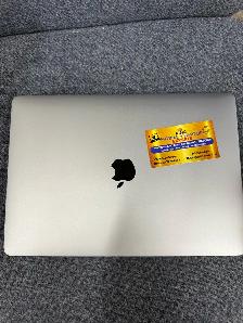 MacBook Pro Touchbar - Photo 2