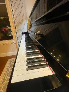 Yamaha U1 Upright Piano- Made in Japan-Like new condition - Photo 3
