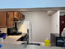 Quiet Room in Nice Condo with Swimming Pool & Gym in Scarborough - Photo 7