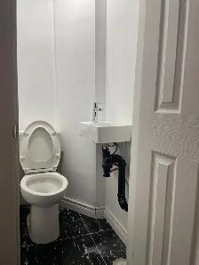 Furnished Room for Rent - Near Lansdowne Subway - $950 - Photo 4