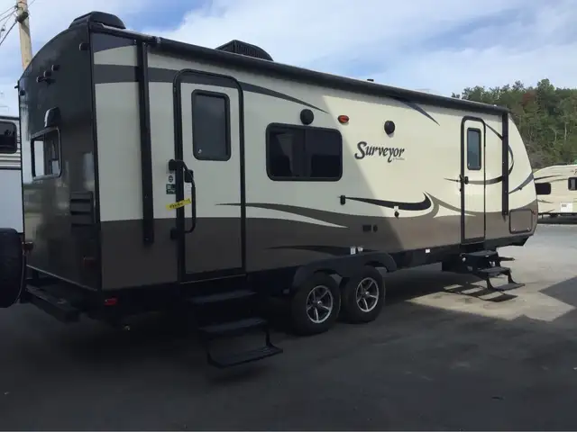 Roulotte 2016 Forest River Surveyor 25RK