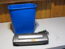 6 Sheet Paper Shredder, with Basket