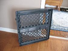 Retractable Baby Gate , LIKE NEW - Photo 4