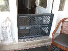 Retractable Baby Gate , LIKE NEW - Photo 9