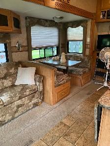 35 ft fifth wheel - Photo 3