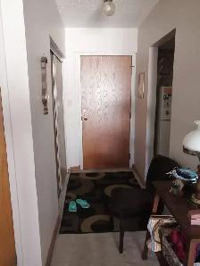 Large Executive 2bdrm 2bath Walkout Condo. $1750/m  Avail Dec 1 - Photo 3