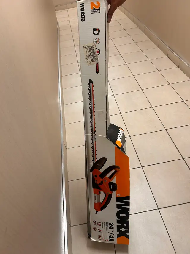 WORX WG203 24' Electric Hedge Trimmer – 4 Amp Corded
