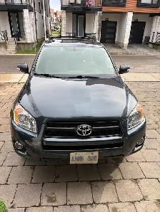 2011 Toyota RAV4 Sport 4WD – Sunroof, Winter Tires