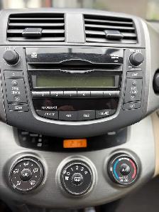 2011 Toyota RAV4 Sport 4WD – Sunroof, Winter Tires - Photo 10