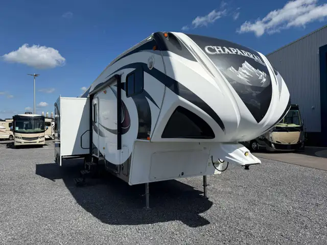 2012 Forest River Chaparral 250 RL Fifth wheels salon arrière Ch