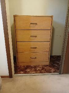 Furnished bedroom for a single with a private 2-piece bathroom $ - Photo 3