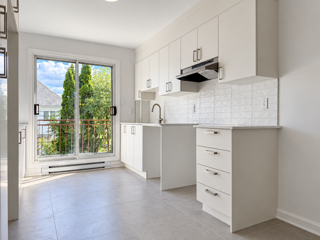 Beautiful 3 Bedroom Apartment Located in The Heart of Lachine
