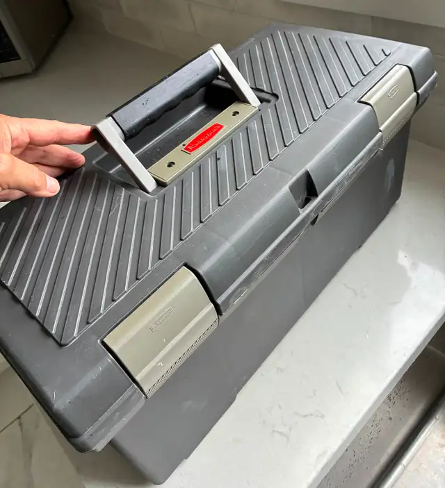 Rubbermaid Toolbox