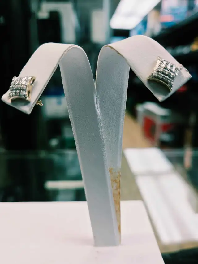 Boucles d'oreille en or 10k