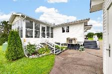 Bungalow with Double Car Garage on a  2.33 acres lot ! - Photo 9