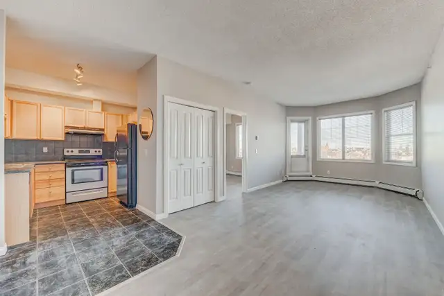 Spacious 2bdr Condo (McKenzie Towne)