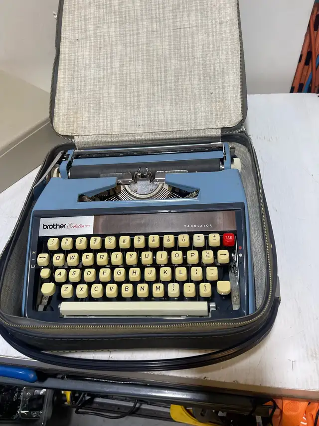 Brother Echelon 77 Typewriter