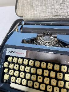 Brother Echelon 77 Typewriter - Photo 5