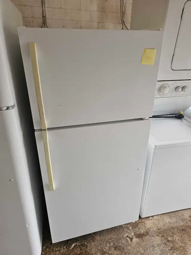 Fridge  28' sale 200