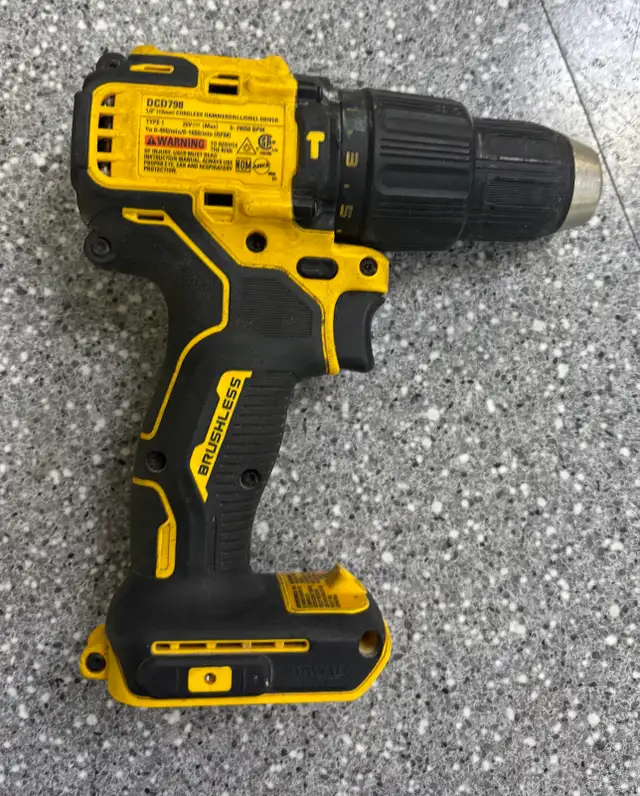 DeWalt 20V Brushless Hammerdrill Kit