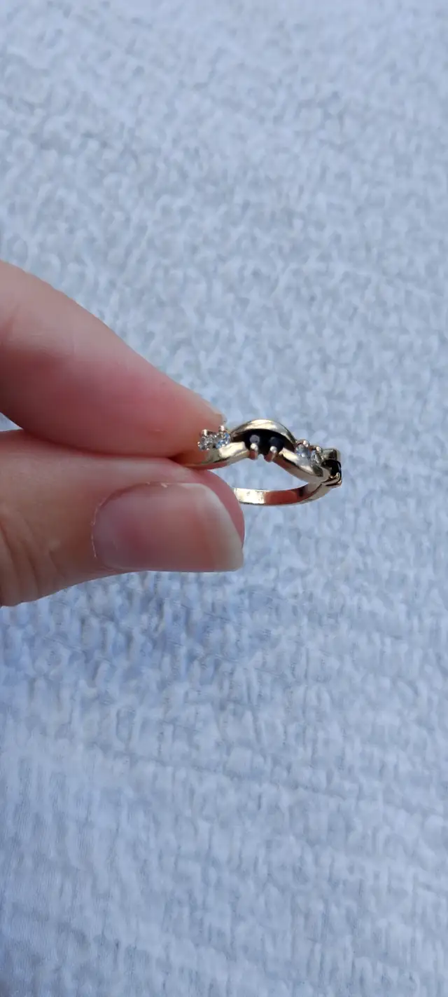 Beautiful Sapphire and Diamond Ring for Sale!