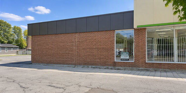 LOCAL COMMERCIAL À PIERREVILLE -À LOUER – 5 000 PI² à 12$ PI²