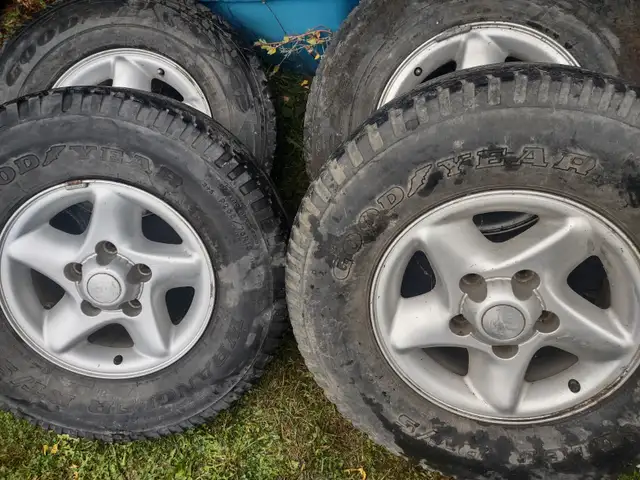 265-75R16x4 Mags Dodge RAM 1500 2006. Bolt Pattern 5x139.7.