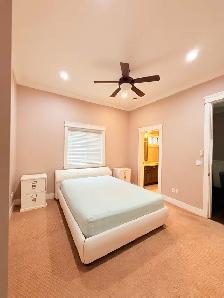 Private Room with Private washroom - Photo 2