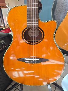 Yamaha Acoustic-Electric Guitar 2008 - Photo 2