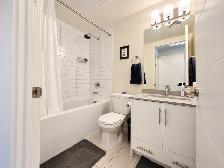 2-Bed, 2-Bath Bright Adelaide Condo  Near St Lawrence Market - Photo 7