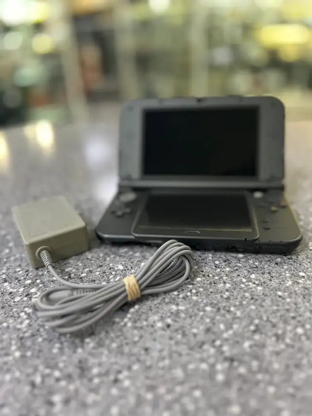 New Nintendo 3DS XL System Metallic Black