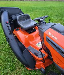 YTA 18542 Husqvarna Lawn Tractor with Bagger - Photo 3