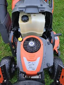 YTA 18542 Husqvarna Lawn Tractor with Bagger - Photo 6