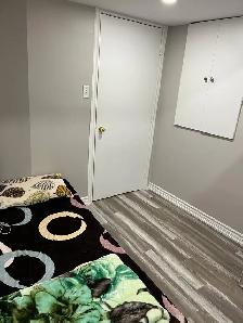 Private room private washroom available Nov1 in Brampton - Photo 6