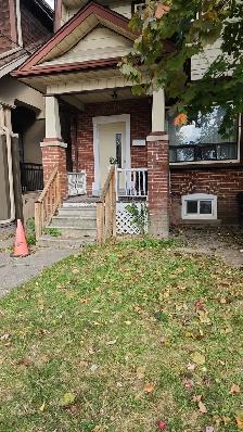 Furnished room utilities internet included, Christie & St. Clair