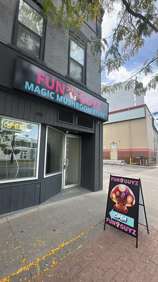 HIRING STORE SALES PERSON RETAIL