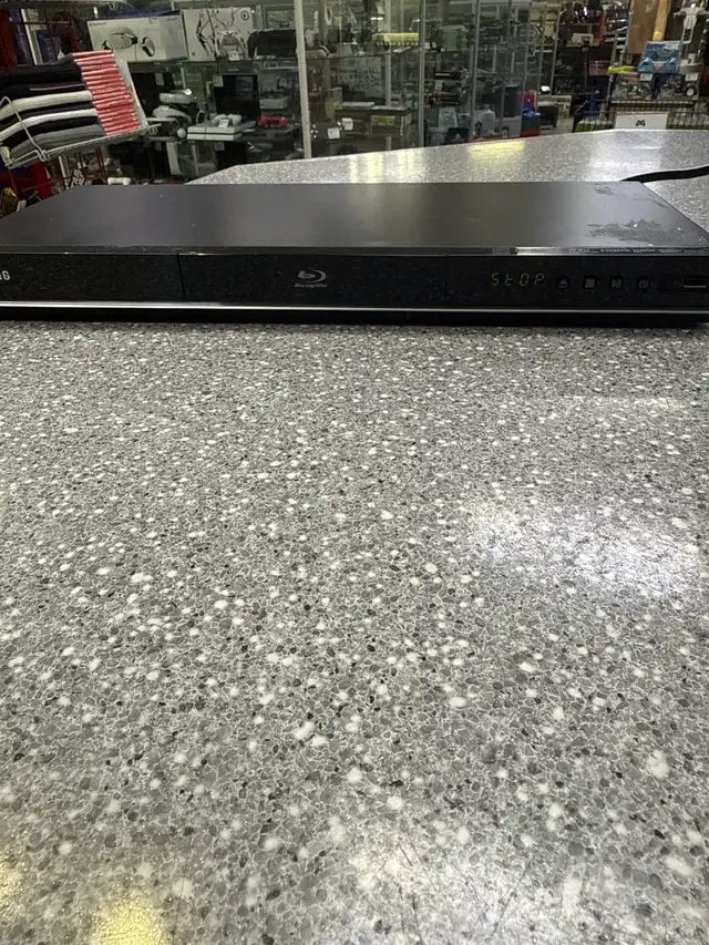 Samsung BD-5100/ZC Blu Ray and DVD Player with Remote