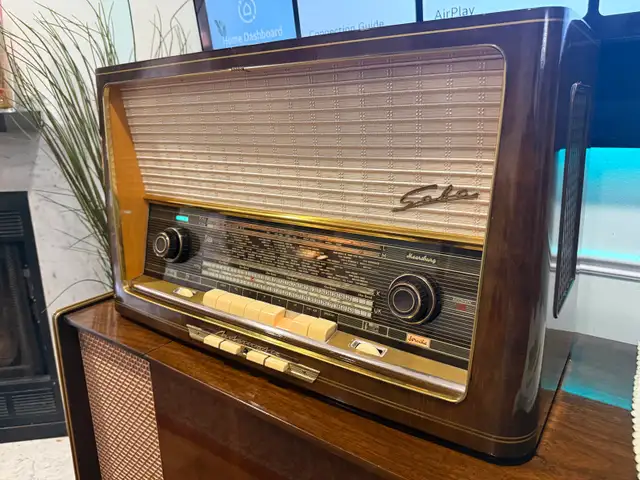 Radio vintage Saba (auto) 1959