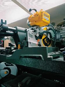 Scie à onglets DEWALT FlexVolt