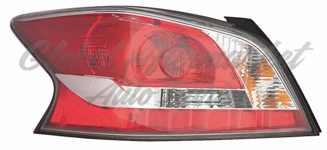 Nissan Altima 2015 Tail Lights Left and Right