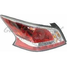 Nissan Altima 2015 Tail Lights Left and Right - Photo 2
