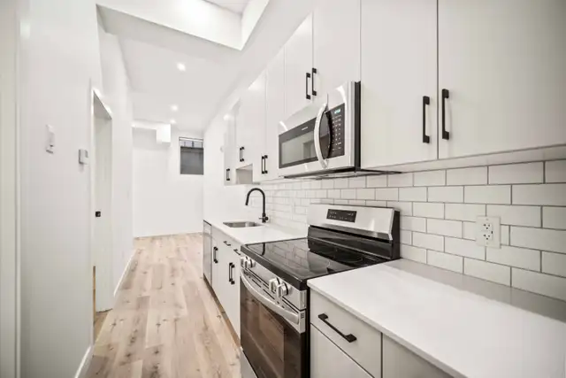MODERN 2 Bed Apartment - In the Heart of Downtown!