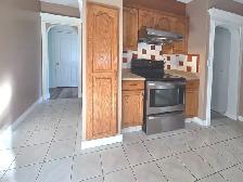 4 Bed 2 Bath House Right on the River – Garage, Utilities Incl. - Photo 7