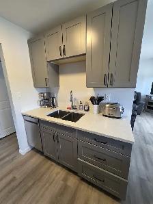 Executive Furnished 2 Bed, Elevator Building, Housekeeping - Photo 3
