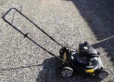 YARD MACHINES GAS LAWNMOWER - Photo 2