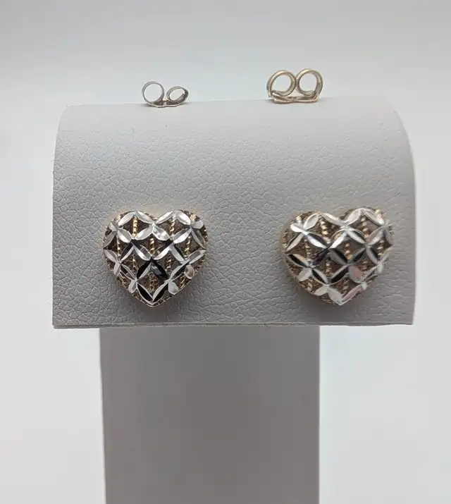 (B2953) Earrings 1.70 grams 14K Gold