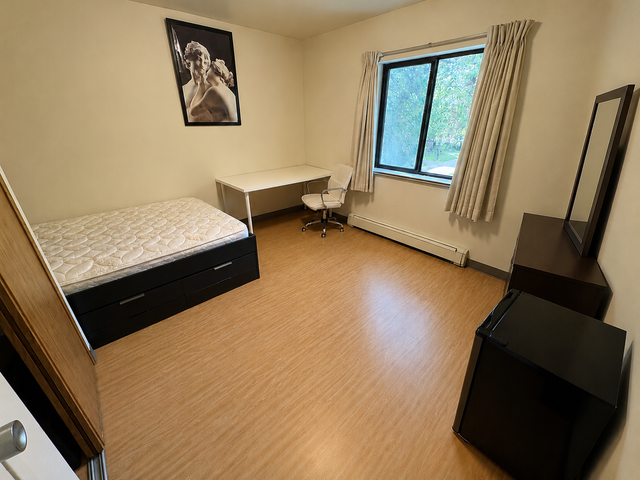 2 bed 1 bath apartment | 10 min walk to western university