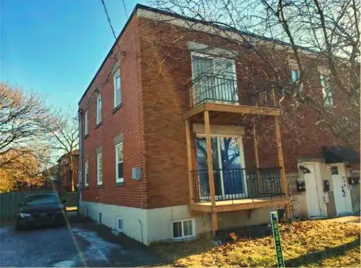 Beau logement avec cour arrière, Longueuil, 1/11/2026