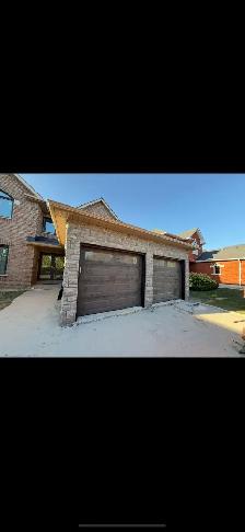 ⭐️NEW GARAGE DOORS⭐️ - Photo 4